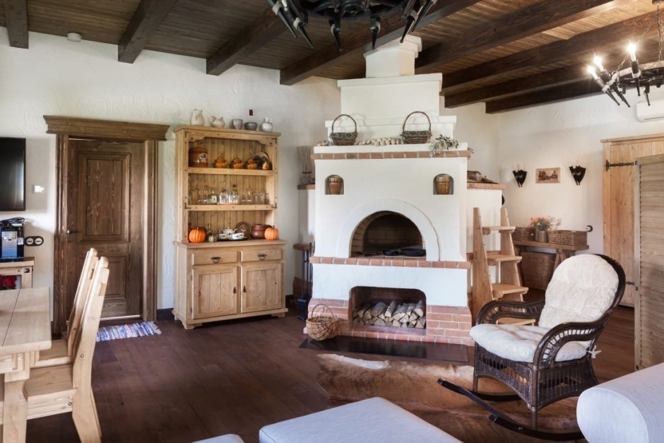 Русская печь в деревенском доме