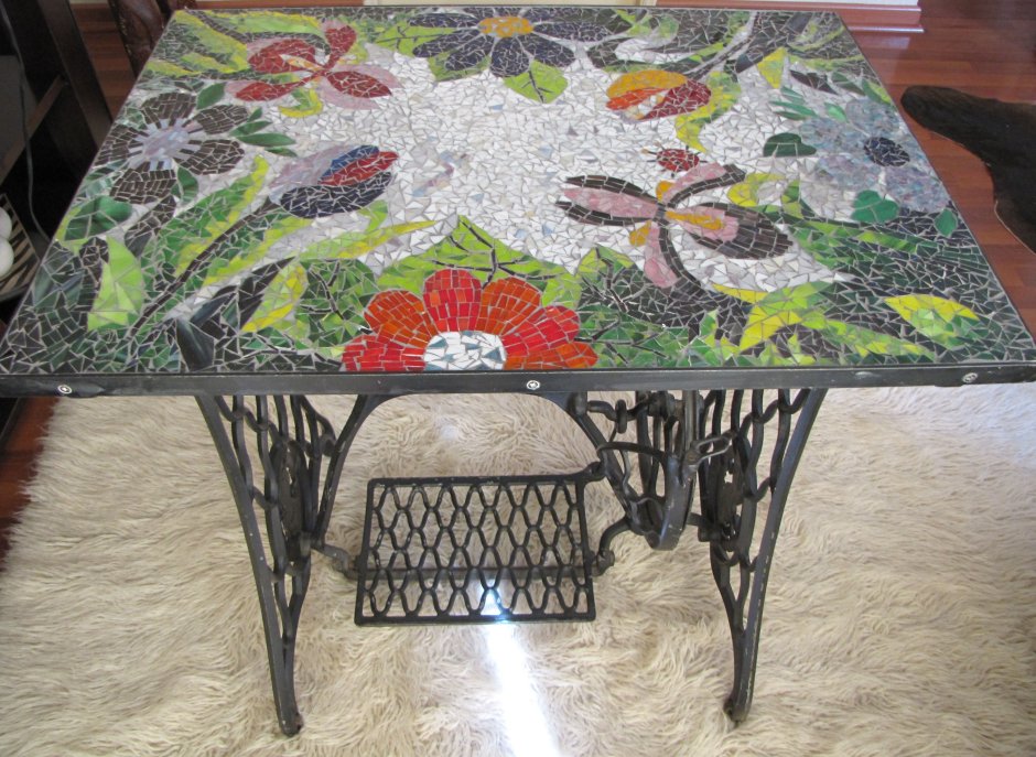 Стол мозаика из скорлупы