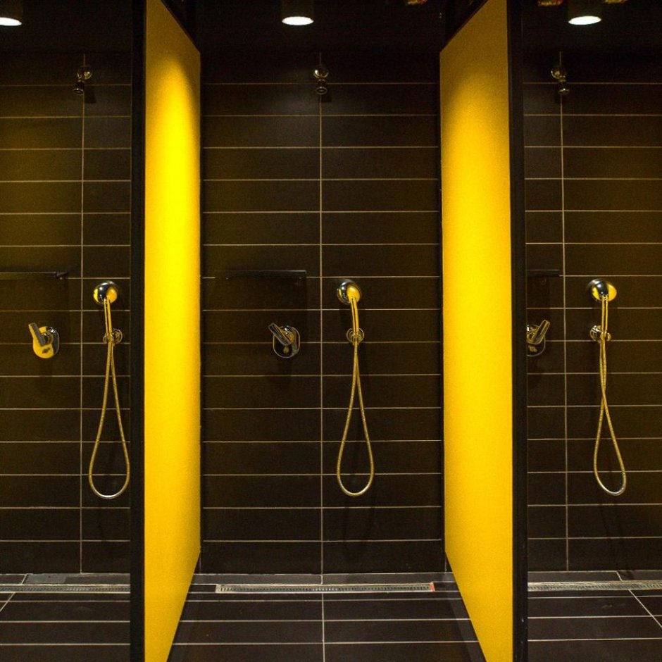 Душевые в тренажерном зале