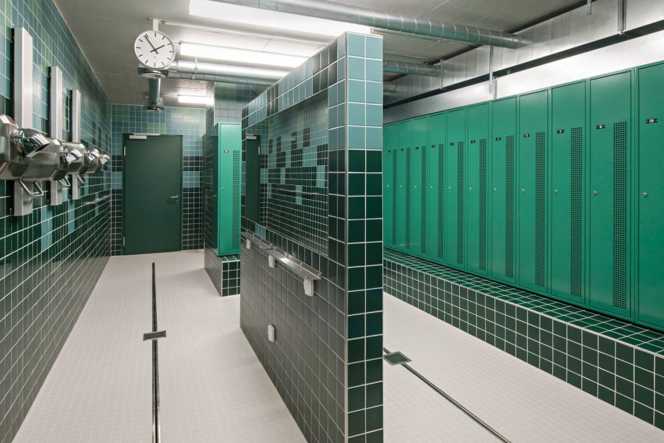 Душевые в бассейне