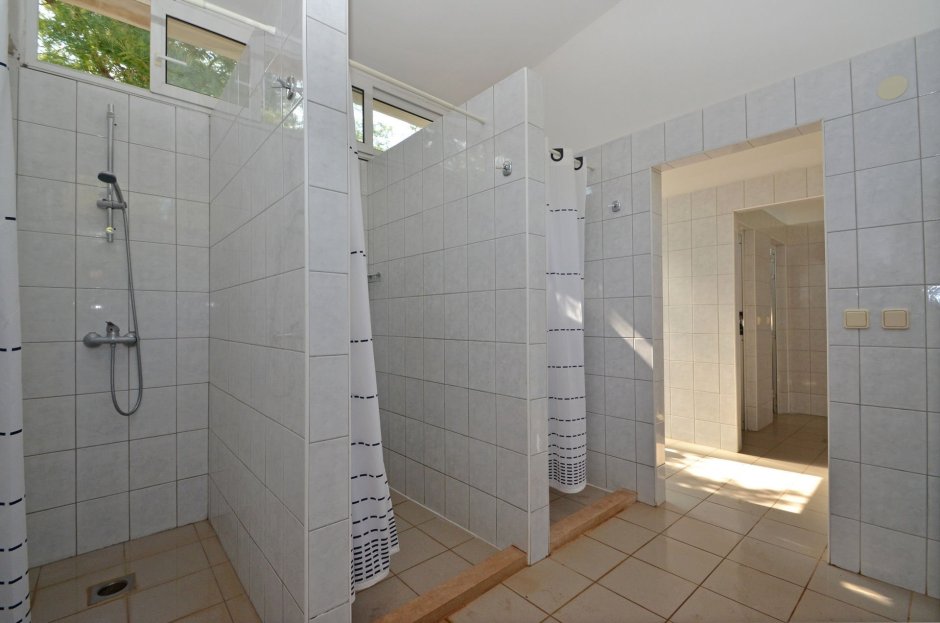 Лагерь Авангард душевые