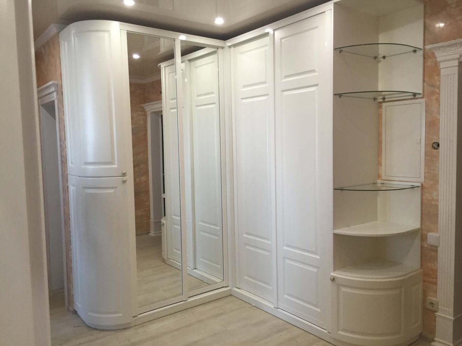 Угловой шкаф-купе в прихожую