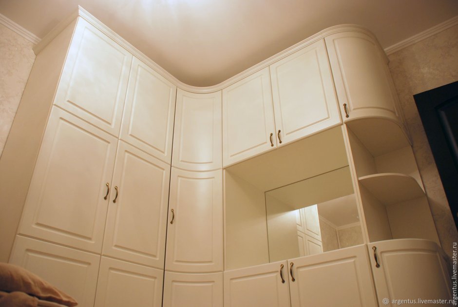 Шкаф со скругленными углами