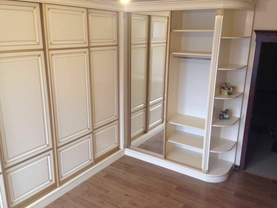 Классический шкаф купе