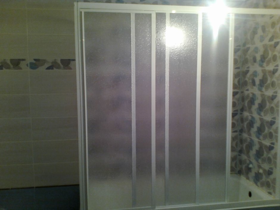 Шторка для ванной из поликарбоната