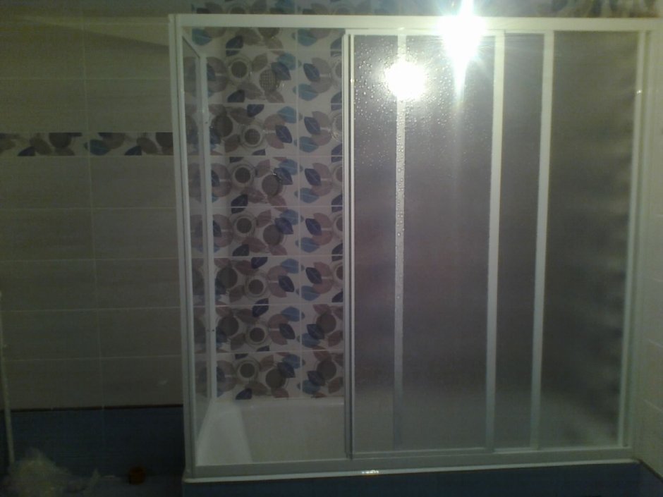 Шторка для ванной из поликарбоната
