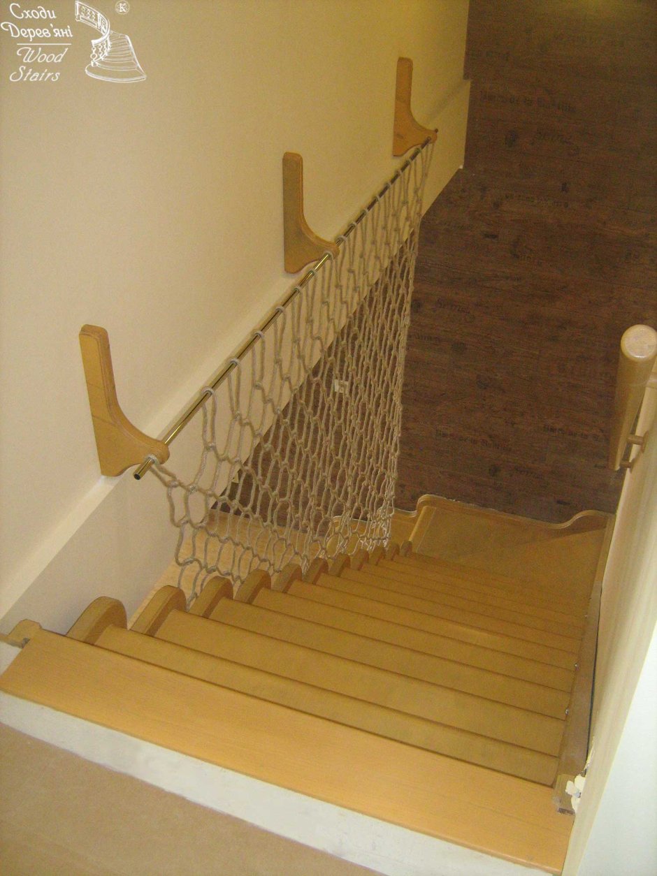 Ограждение лестницы из каната