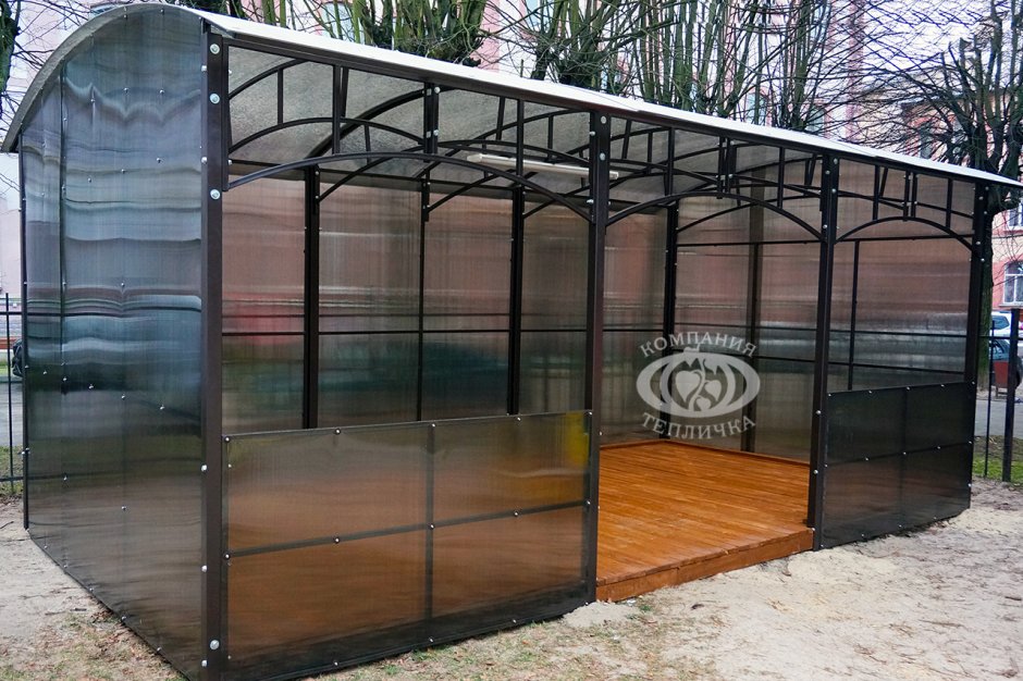 Беседка обшитая поликарбонатом