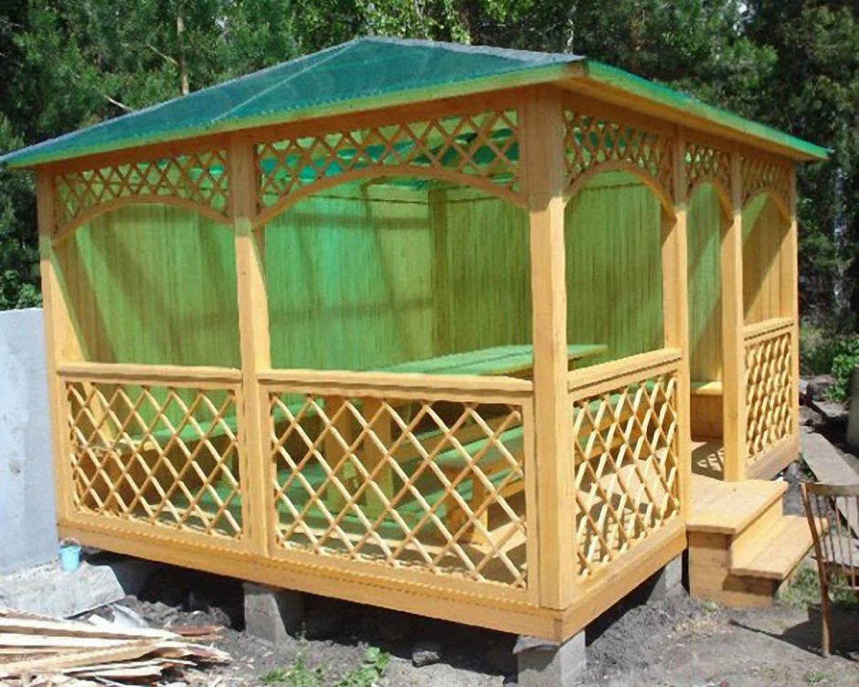 Деревянная беседка с поликарбонатом