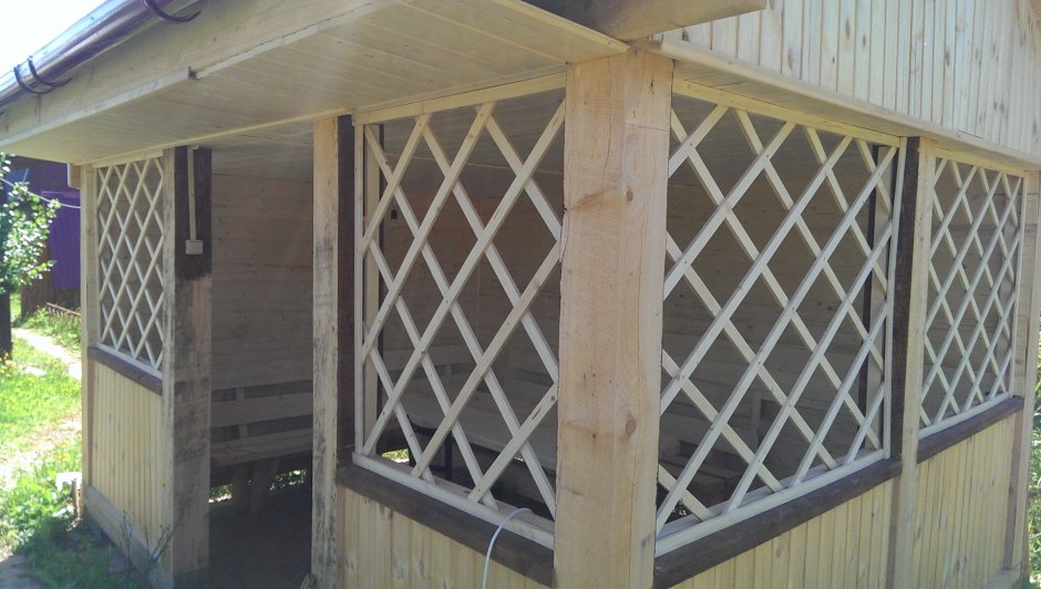 Беседка обшита обрешеткой