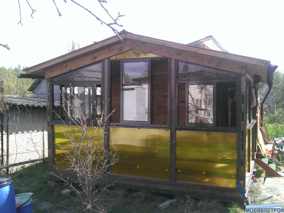 Отделка беседки снаружи поликарбонатом