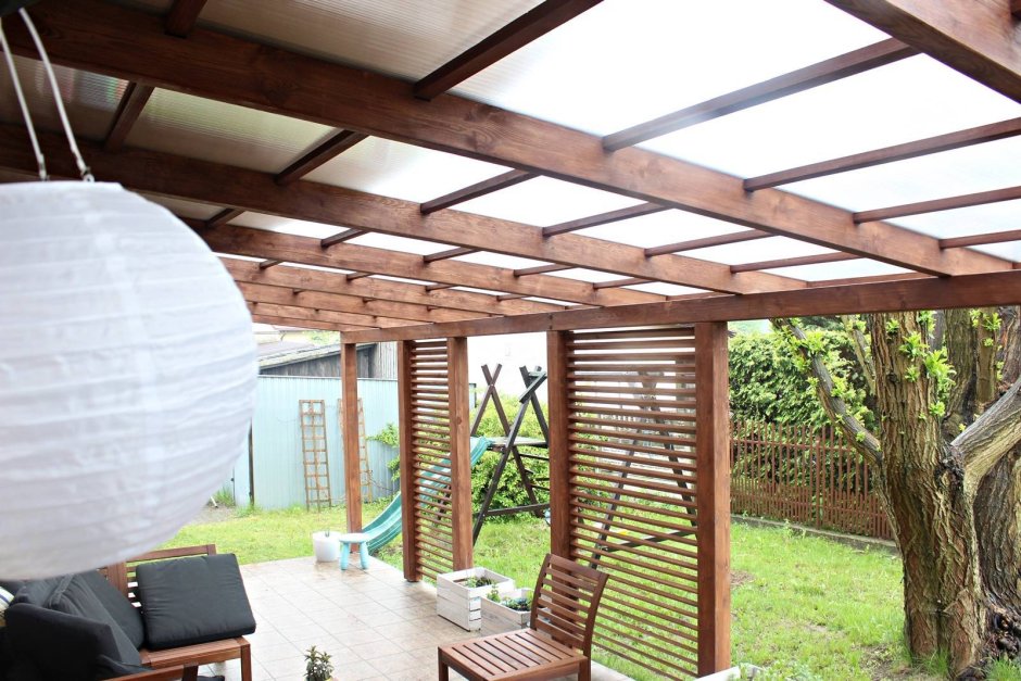 Пергола с крышей из поликарбоната