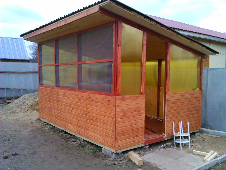 Беседка обшитая поликарбонатом