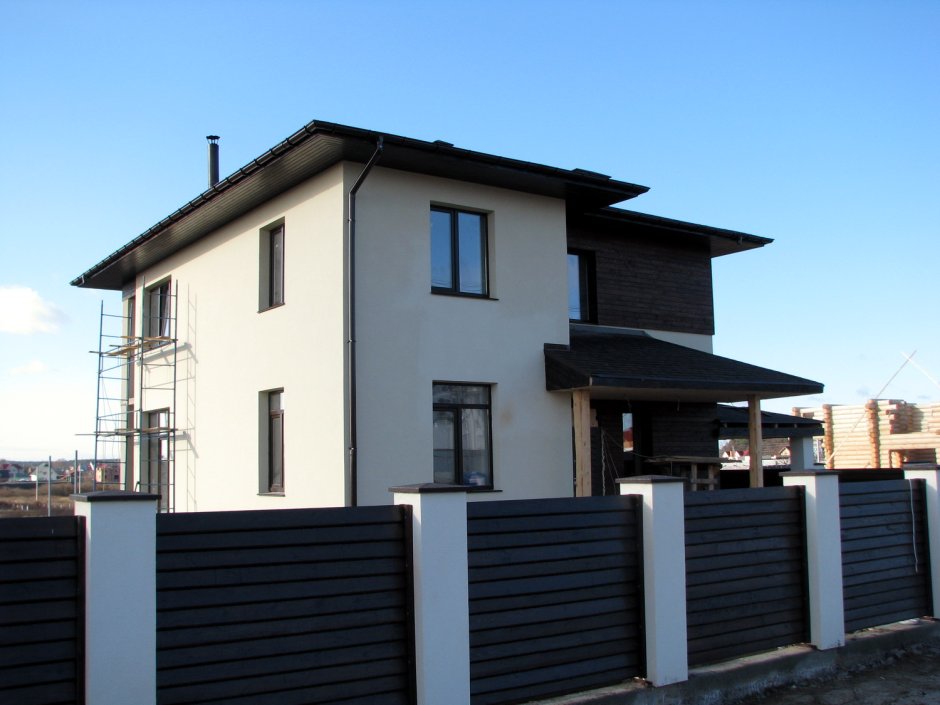 Оштукатуренный забор