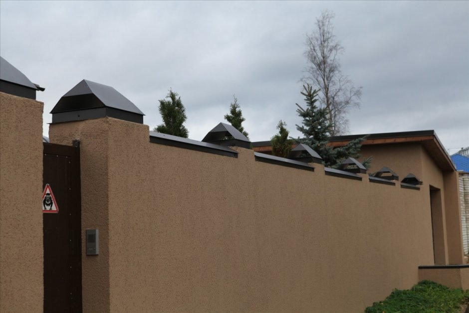 Фасад забора из короеда