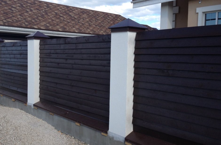 Оштукатуренный забор