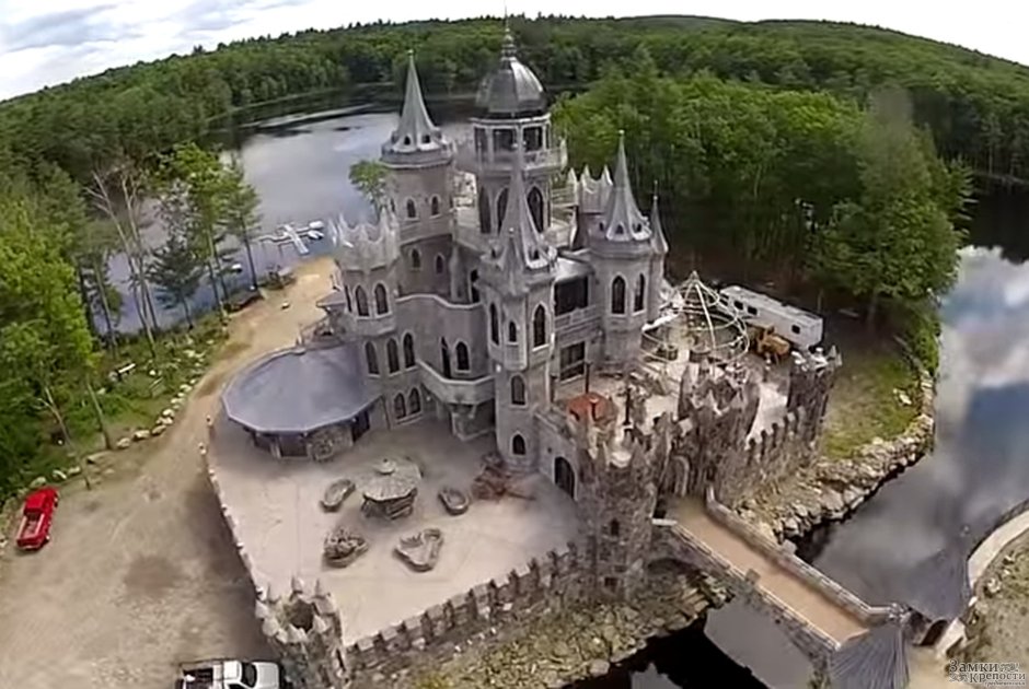 Дом в виде замка в России