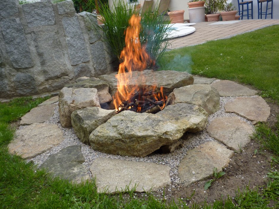 Кострище из камня