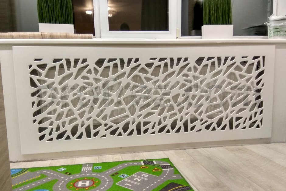 Экран для батареи из фанеры