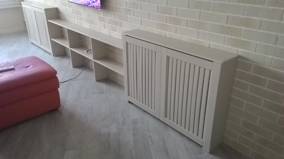 Экран для радиатора с полками