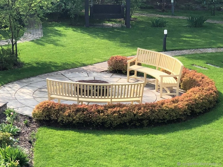 Полукруглая скамья для сада