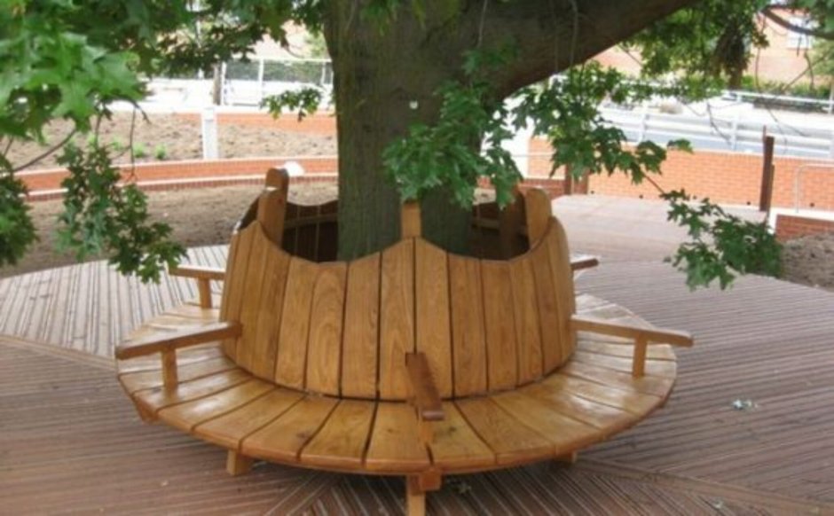 Круговая скамейка вокруг дерева