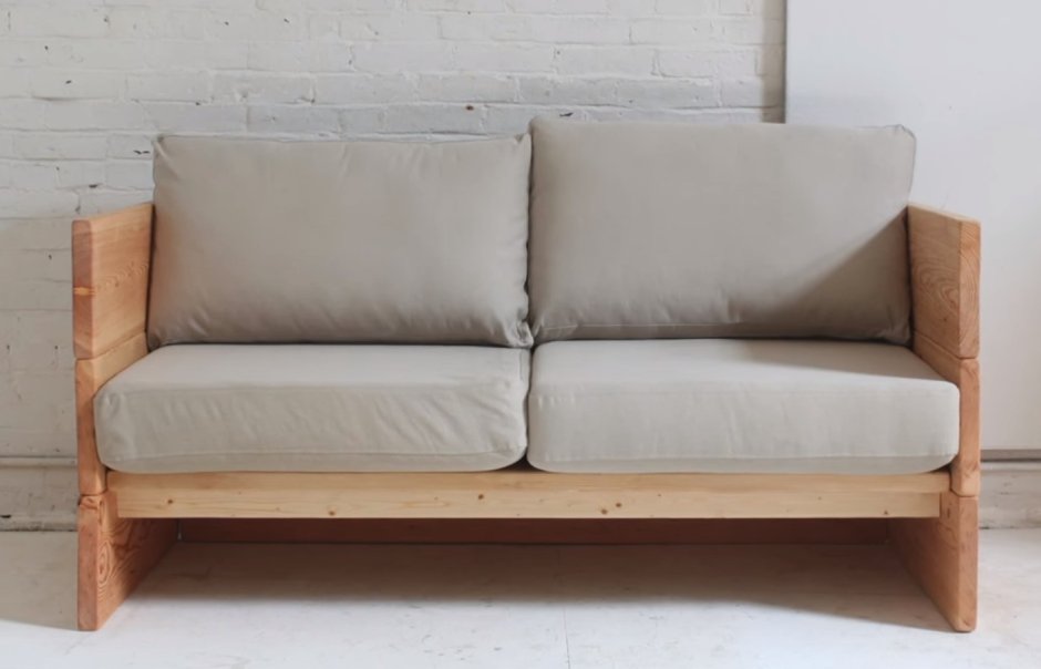 Диван из досок