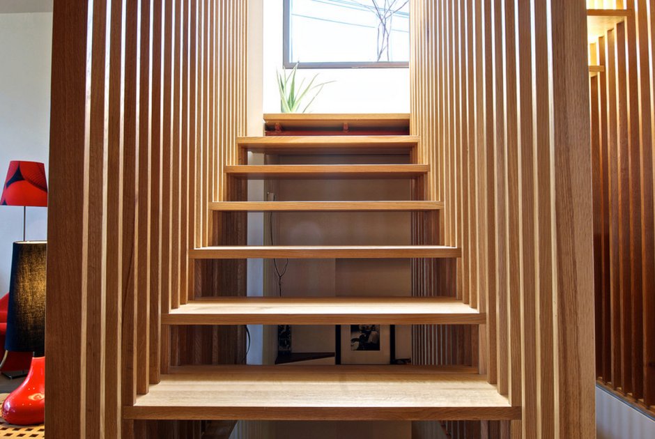 Ограждение лестницы из реек