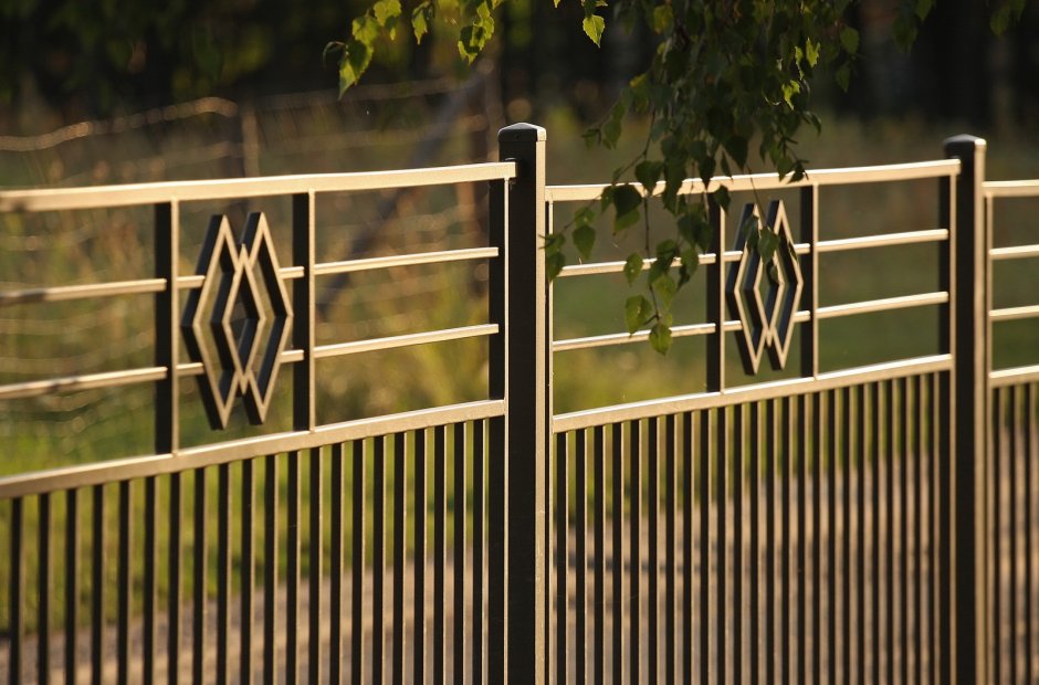 Забор из профильной трубы