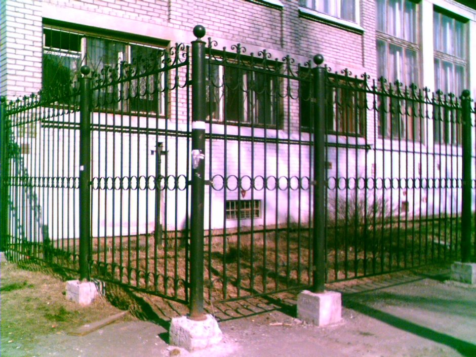 Ограждение школы