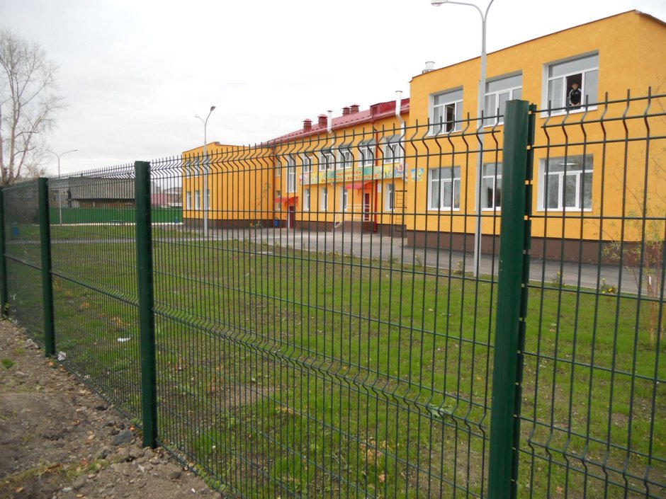 Ограждение школьной территории