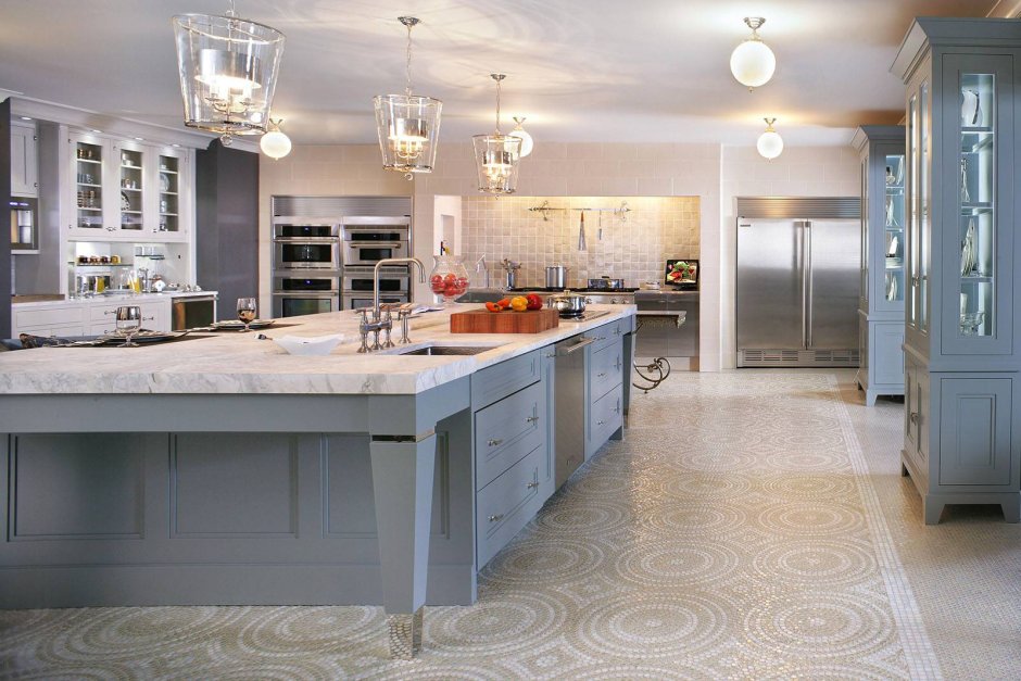 Кухня с мраморным полом