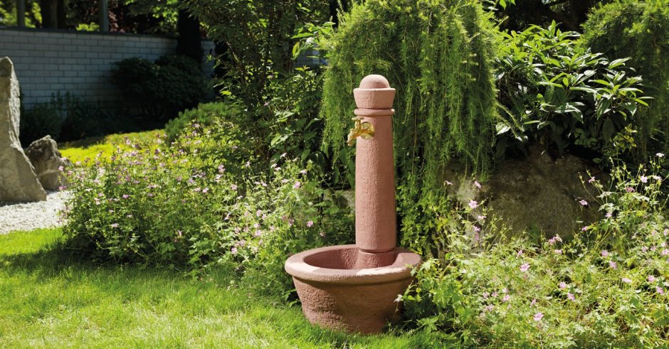 Водопроводный кран в саду