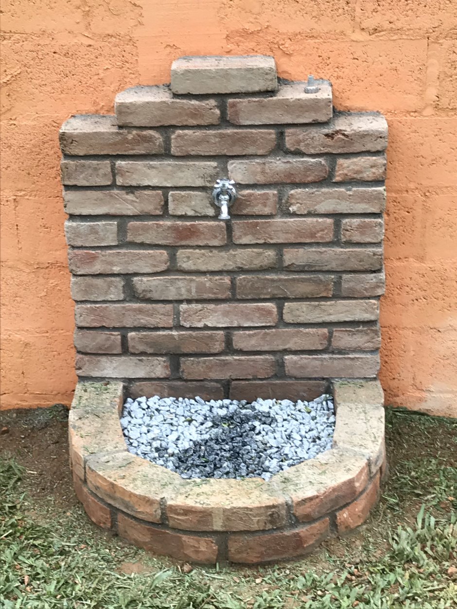 Умывальник для сада из кирпича