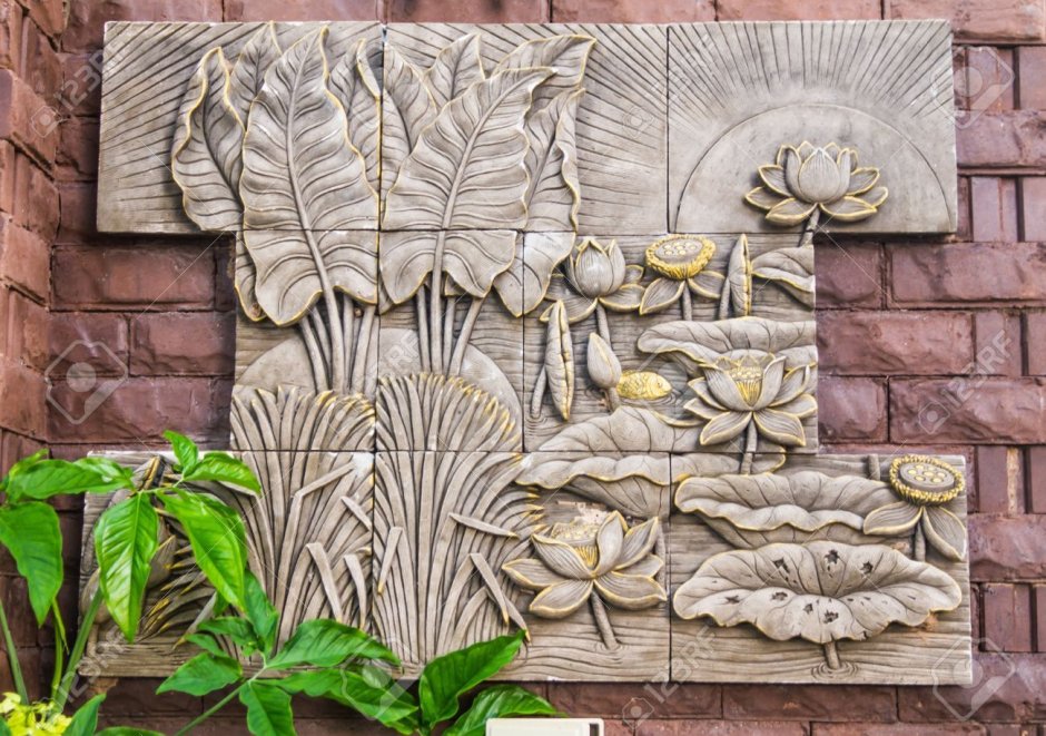 Декоративное панно на фасаде