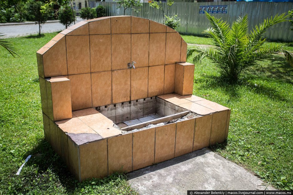 Уличный умывальник из камня