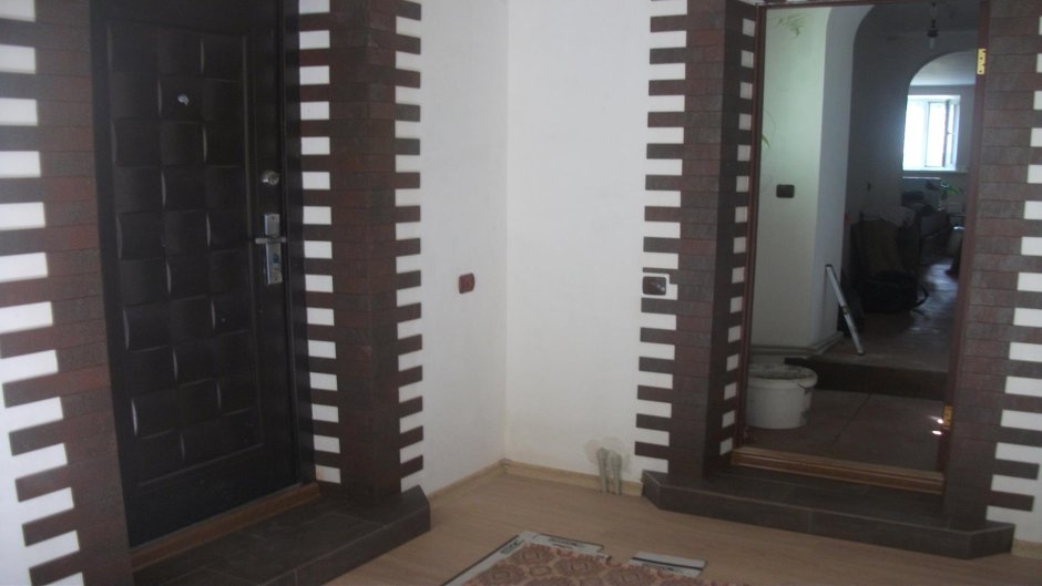 Отделка входного проема плиткой