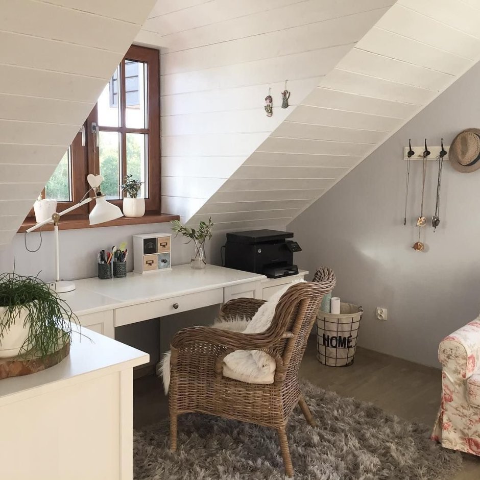 Рабочее место на мансарде