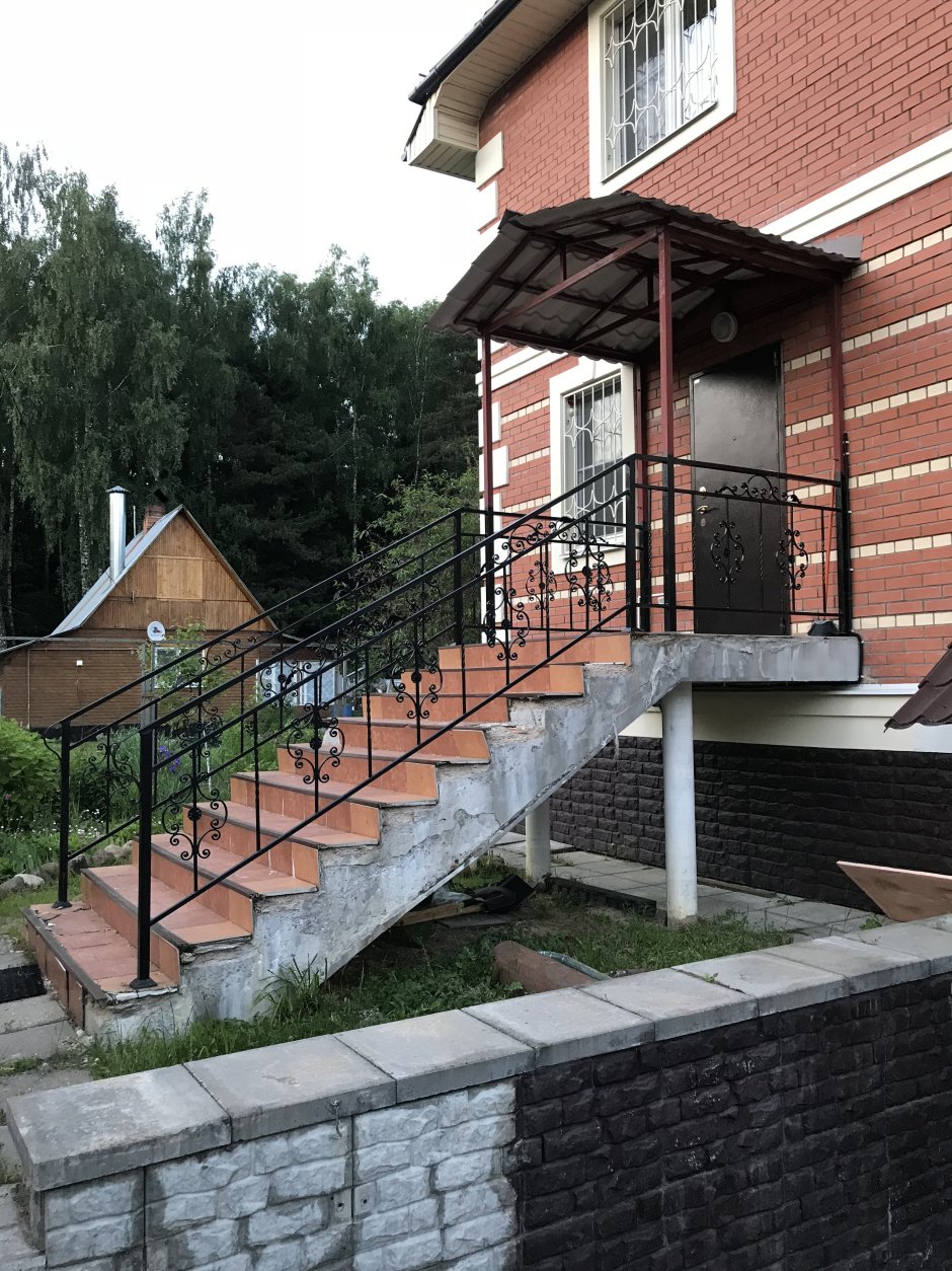 Высокое крыльцо