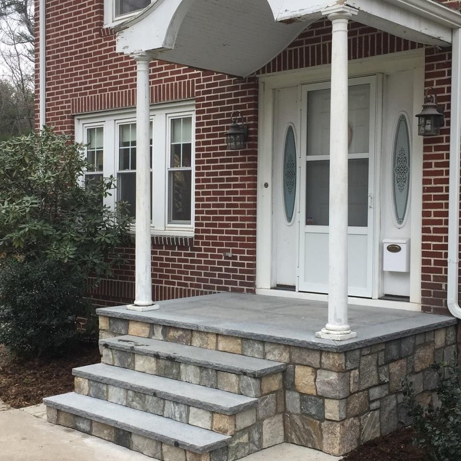 Широкое крыльцо