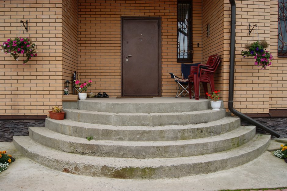 Красивые входные ступеньки