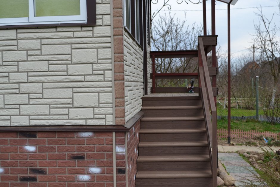 Крыльцо с высоким фундаментом