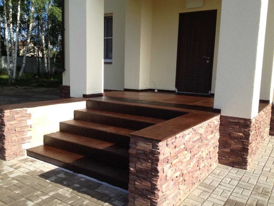 Отделка крыльца