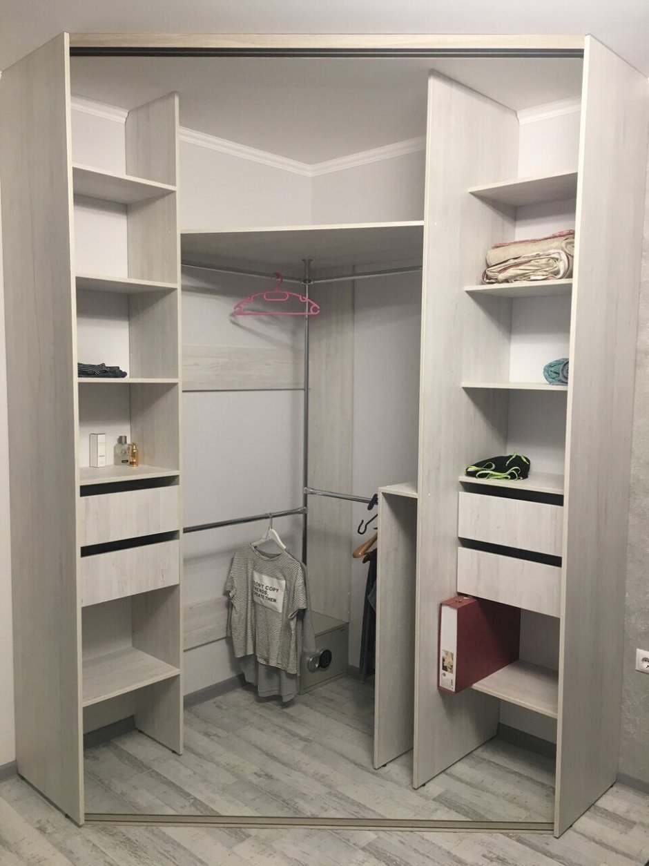 Старый встроенный шкаф