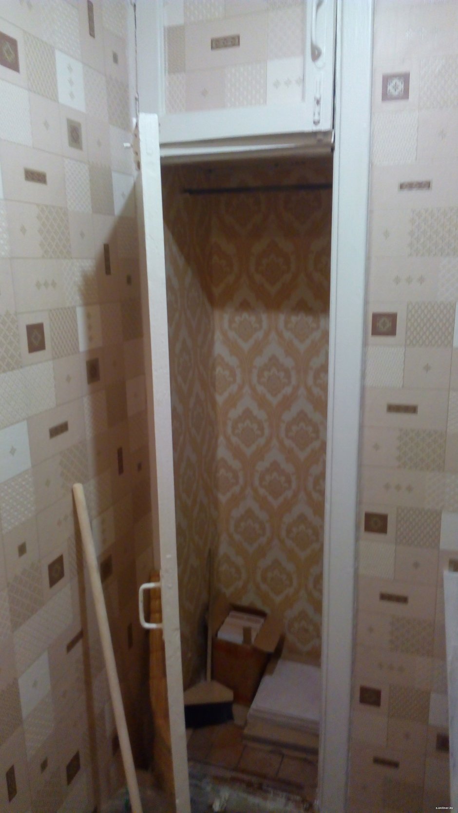 Дверцы в нишу в стене