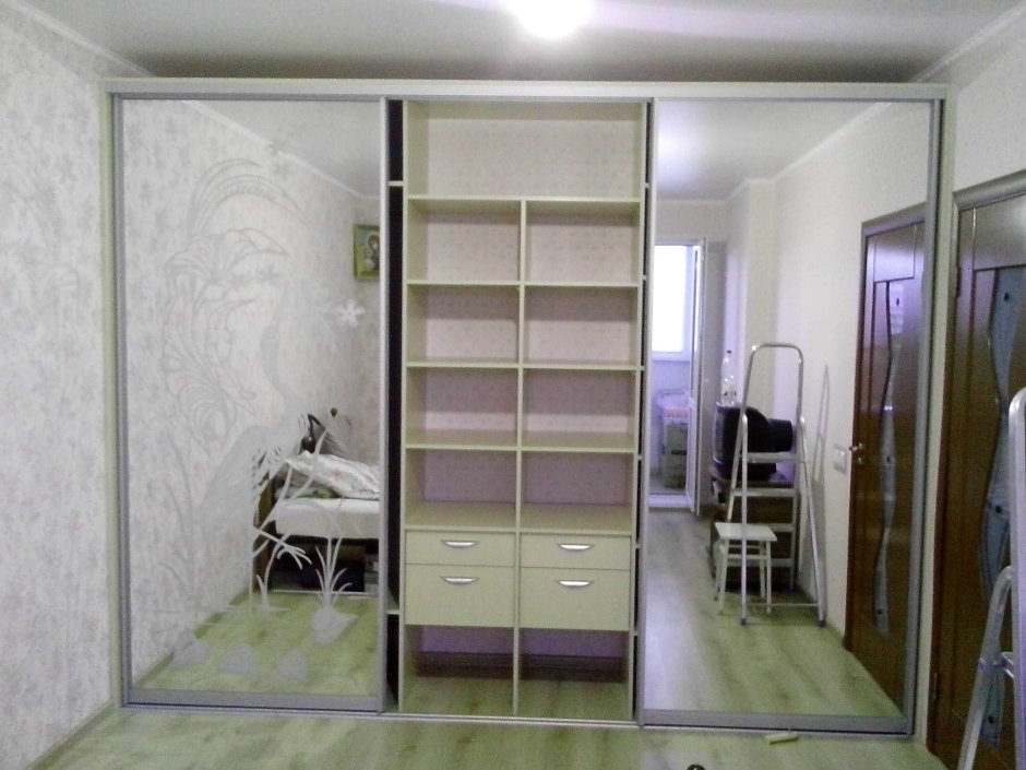 Переделка встроенного шкафа в прихожей