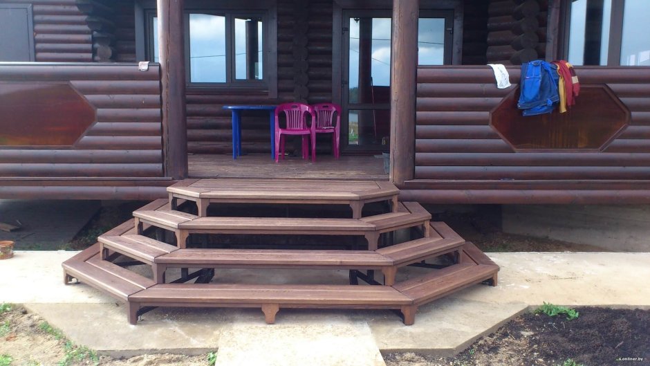 Ступеньки на веранду