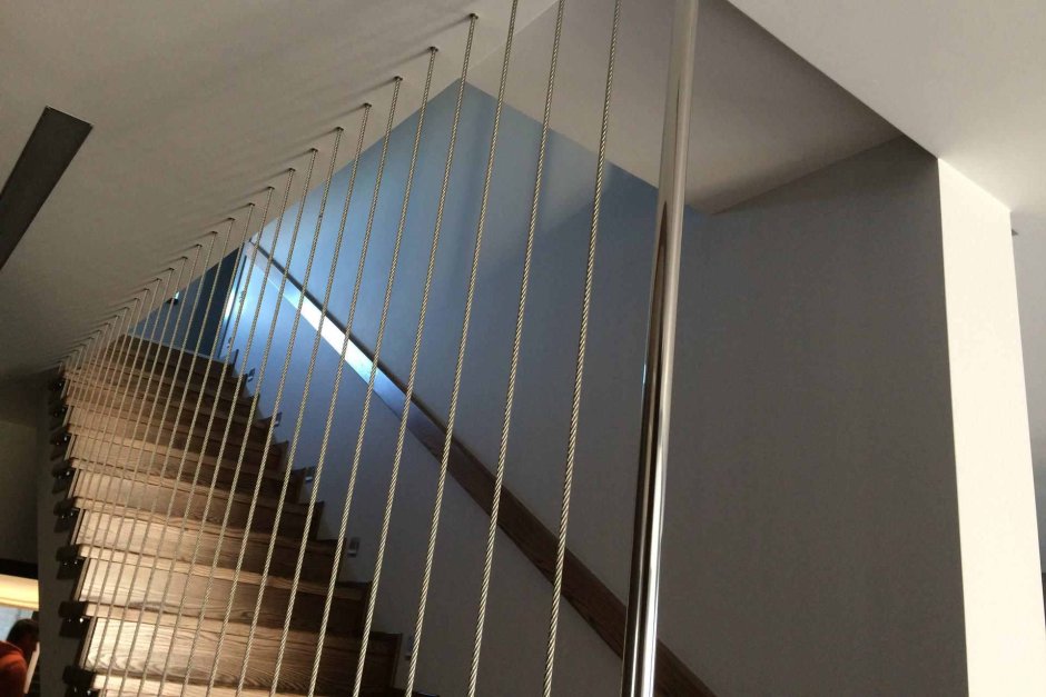 Лестничное ограждение из тросов
