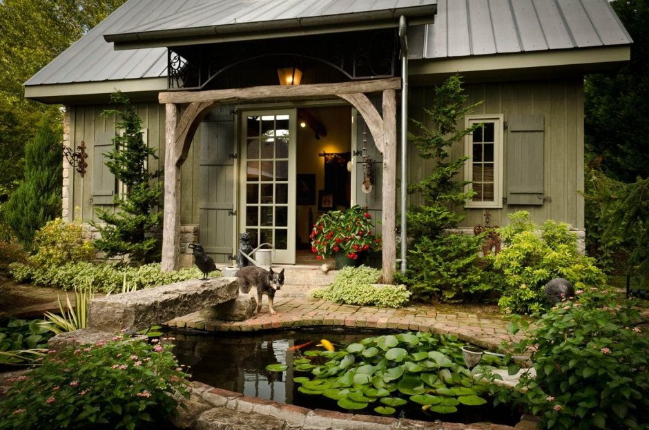 Маленький домик в саду