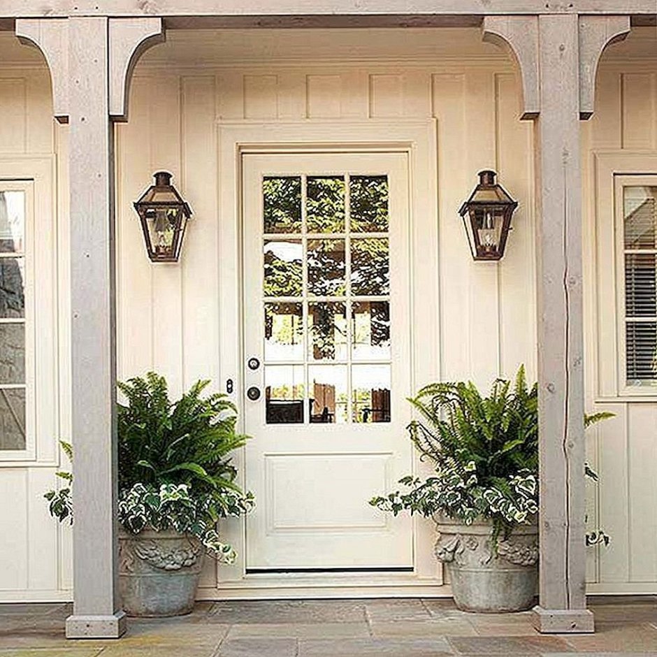 Крыльцо дома в средиземноморском стиле